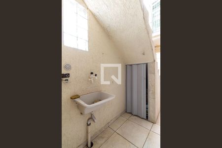 Casa à venda com 340m², 2 quartos e 2 vagasCasa 4 - Área de Serviço