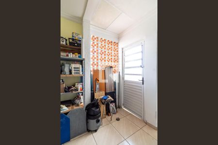 Casa à venda com 340m², 2 quartos e 2 vagasCasa 2 - Serviço/Entrada