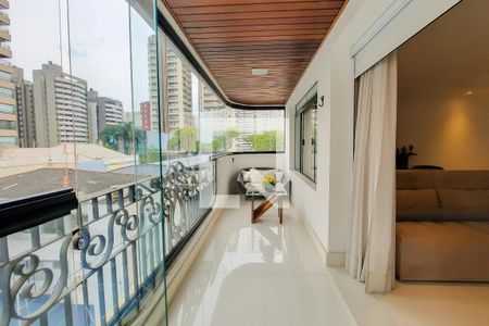 Apartamento à venda com 210m², 3 quartos e 4 vagasVaranda