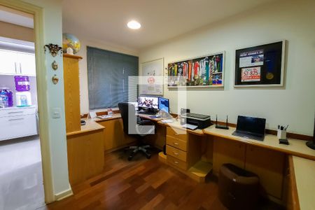 Apartamento à venda com 210m², 3 quartos e 4 vagasEscritório