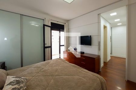 Apartamento à venda com 210m², 3 quartos e 4 vagasSuíte 2