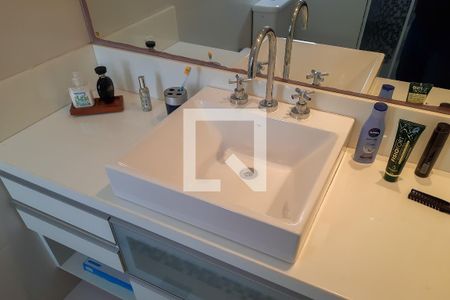 Apartamento à venda com 210m², 3 quartos e 4 vagasBanheiro da Suíte 1