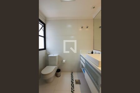 Apartamento à venda com 210m², 3 quartos e 4 vagasBanheiro da Suíte 1