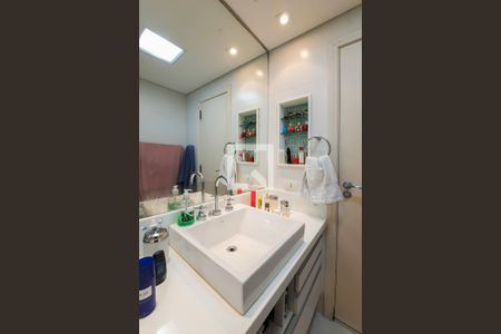 Apartamento à venda com 210m², 3 quartos e 4 vagasBanheiro da Suíte 2