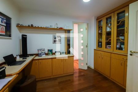 Apartamento à venda com 210m², 3 quartos e 4 vagasEscritório