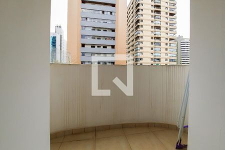Apartamento à venda com 210m², 3 quartos e 4 vagasVaranda da Suíte 2