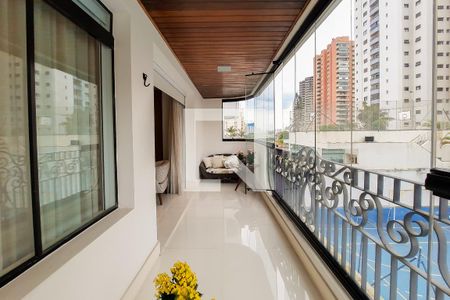 Apartamento à venda com 210m², 3 quartos e 4 vagasVaranda