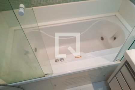 Apartamento à venda com 210m², 3 quartos e 4 vagasBanheiro da Suíte 2