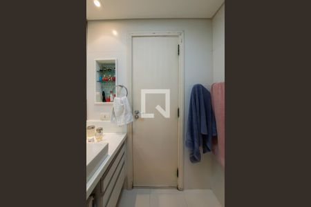 Apartamento à venda com 210m², 3 quartos e 4 vagasBanheiro da Suíte 2