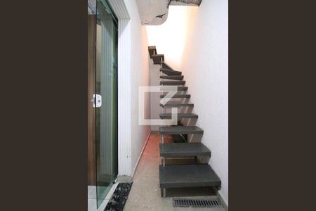 Casa à venda com 180m², 3 quartos e 2 vagasEscada