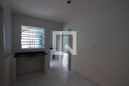 Cozinha de casa para alugar com 1 quarto, 40m² em Vila Carmosina, São Paulo