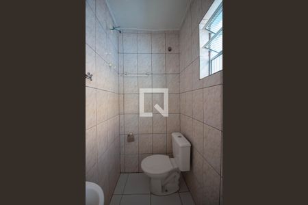 Banheiro de casa para alugar com 1 quarto, 40m² em Vila Carmosina, São Paulo