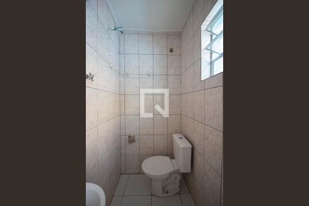 Banheiro de casa para alugar com 1 quarto, 40m² em Vila Carmosina, São Paulo