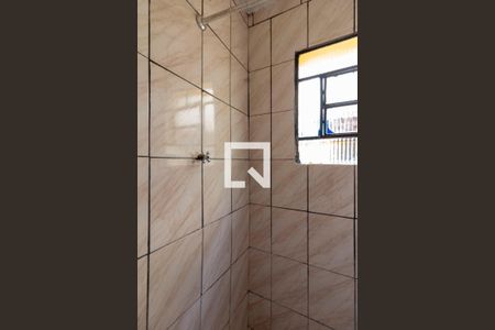 Banheiro de casa para alugar com 1 quarto, 38m² em Vila Carmosina, São Paulo