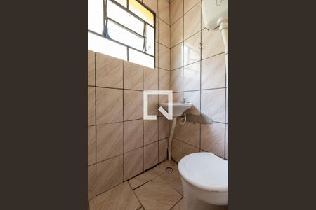 Banheiro de casa para alugar com 1 quarto, 38m² em Vila Carmosina, São Paulo