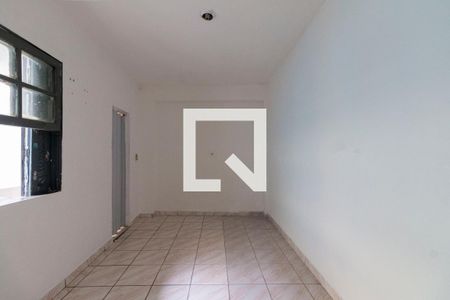 Sala/Quarto de casa para alugar com 1 quarto, 38m² em Vila Carmosina, São Paulo