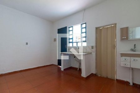 Quarto/Cozinha de kitnet/studio para alugar com 1 quarto, 16m² em Vila Carmosina, São Paulo