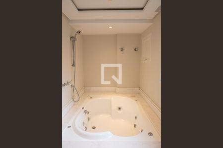 Apartamento à venda com 390m², 7 quartos e 6 vagasBanheiro da Suíte 1