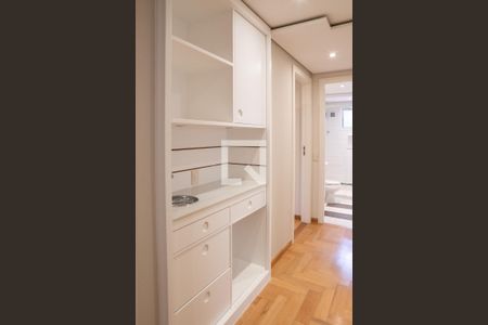 Apartamento à venda com 390m², 7 quartos e 6 vagasCorredor