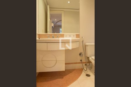 Apartamento à venda com 390m², 7 quartos e 6 vagasBanheiro da Suíte 3