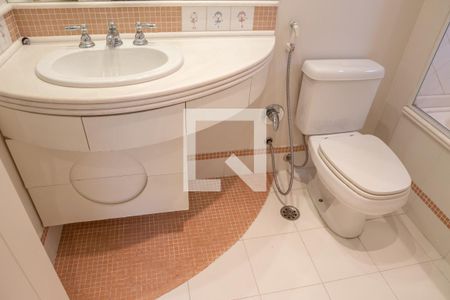 Apartamento à venda com 390m², 7 quartos e 6 vagasBanheiro da Suíte 3