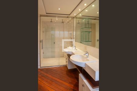 Apartamento à venda com 390m², 7 quartos e 6 vagasBanheiro da Suíte 1