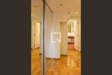 Apartamento à venda com 390m², 7 quartos e 6 vagasCloset da Suíte 1