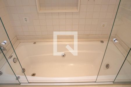 Apartamento à venda com 390m², 7 quartos e 6 vagasBanheiro da Suíte 2