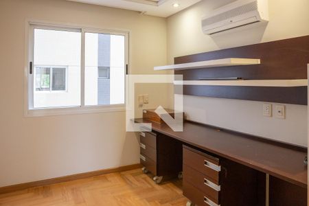 Apartamento à venda com 390m², 7 quartos e 6 vagasEscritório