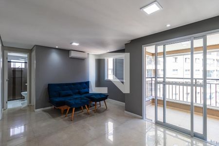 Sala de apartamento à venda com 2 quartos, 76m² em Jardim Tupanci, Barueri
