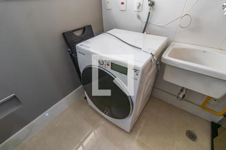 Apartamento à venda com 76m², 2 quartos e 2 vagas Apartamento à venda com 76m², 2 quartos e 2 vagasDetalhe da Área de Serviço