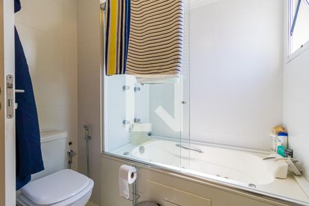 Apartamento à venda com 198m², 3 quartos e 5 vagasBanheiro da Suíte 1