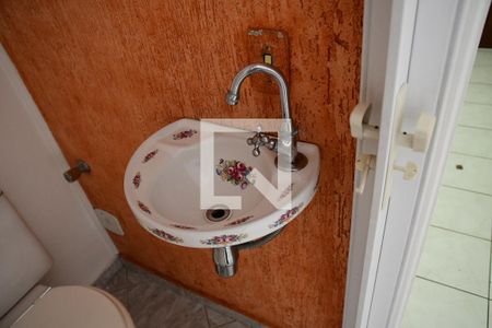 Lavabo de casa de condomínio para alugar com 2 quartos, 70m² em Parque Frondoso, Cotia
