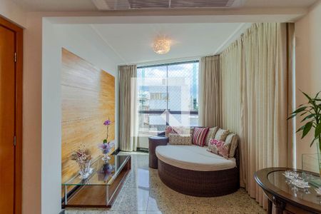 Apartamento à venda com 250m², 3 quartos e 2 vagasSala