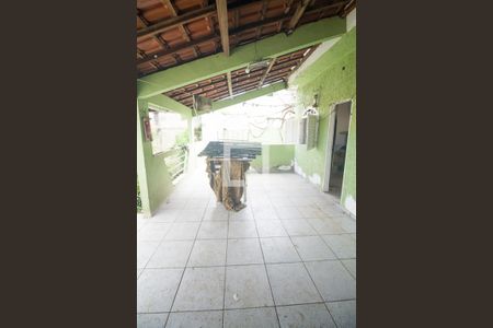Casa à venda com 160m², 3 quartos e 2 vagas Casa à venda com 160m², 3 quartos e 2 vagasvaranda