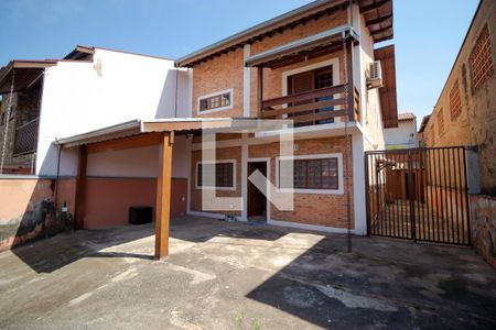 Casa à venda com 200m², 3 quartos e 4 vagasFachada