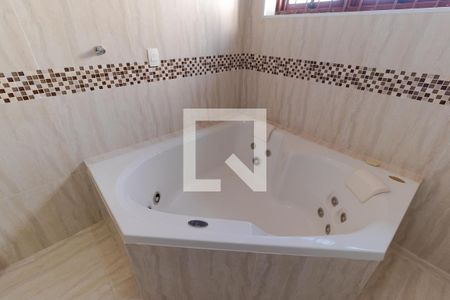 Casa à venda com 200m², 3 quartos e 4 vagasBanheiro da Suíte