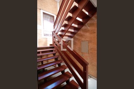 Casa à venda com 200m², 3 quartos e 4 vagasEscada