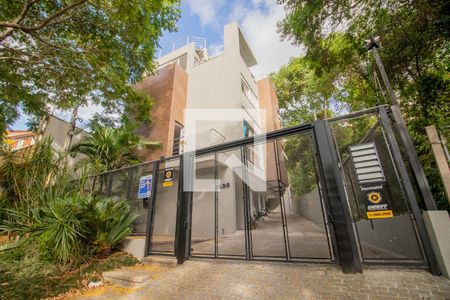 Casa de condomínio à venda com 255m², 3 quartos e 2 vagas Casa de condomínio à venda com 255m², 3 quartos e 2 vagasFachada