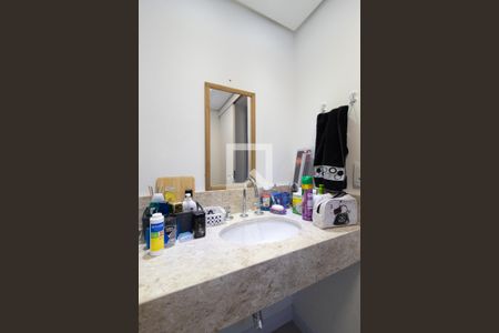 Casa de condomínio à venda com 255m², 3 quartos e 2 vagas Casa de condomínio à venda com 255m², 3 quartos e 2 vagasBanheiro do Quarto 2