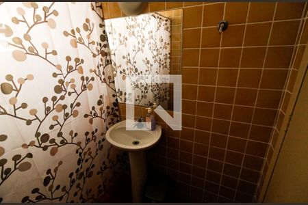 Casa à venda com 172m², 4 quartos e 2 vagasBanheiro 