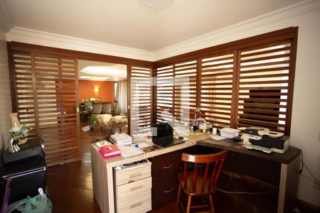 Apartamento à venda com 249m², 3 quartos e 2 vagas Apartamento à venda com 249m², 3 quartos e 2 vagasEscritório