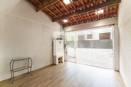 Garagem de casa à venda com 3 quartos, 130m² em Vila Taquari, São Paulo