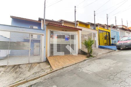 Fachada de casa à venda com 3 quartos, 130m² em Vila Taquari, São Paulo