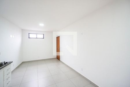 Sala quarto e cozinha de kitnet/studio para alugar com 1 quarto, 24m² em Penha de França, São Paulo