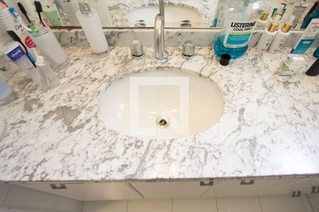 Apartamento à venda com 71m², 2 quartos e 2 vagasBanheiro da Suíte