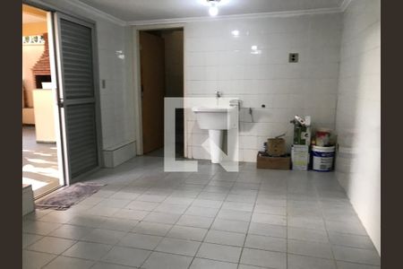 Casa à venda com 212m², 3 quartos e 3 vagas Casa à venda com 212m², 3 quartos e 3 vagasLavanderia