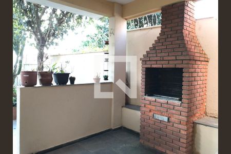 Casa à venda com 212m², 3 quartos e 3 vagas Casa à venda com 212m², 3 quartos e 3 vagasÁrea comum - Churrasqueira