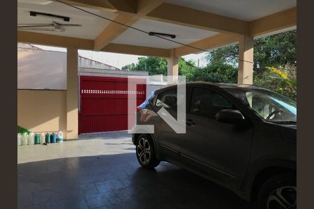 Casa à venda com 212m², 3 quartos e 3 vagas Casa à venda com 212m², 3 quartos e 3 vagasQuintal