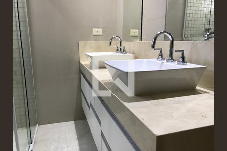 Casa à venda com 212m², 3 quartos e 3 vagas Casa à venda com 212m², 3 quartos e 3 vagasBanheiro da Suíte 1